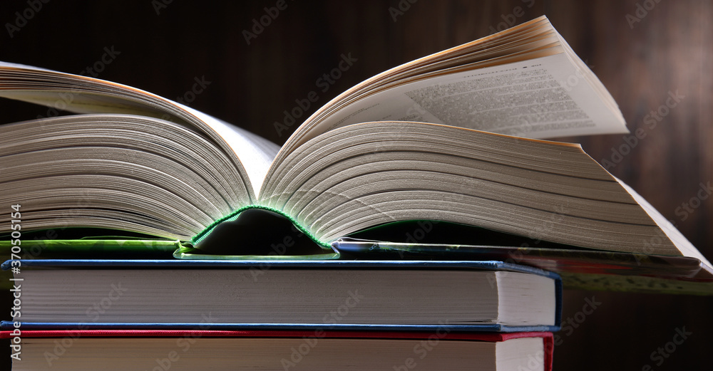 Naklejka premium Composition with open book on the table