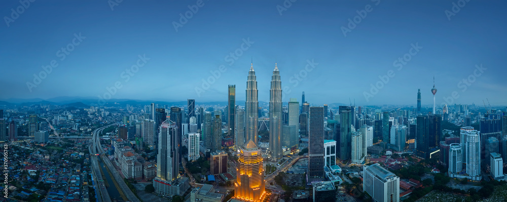 Fototapeta premium Panorama cityscape view in the middle of Kuala Lumpur