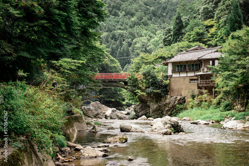 清滝の川辺