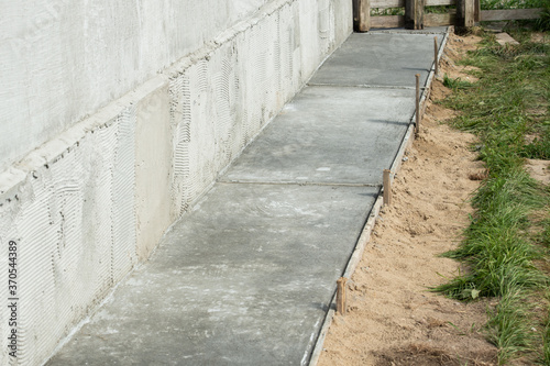 Concrete blind area along the house © ilyaska