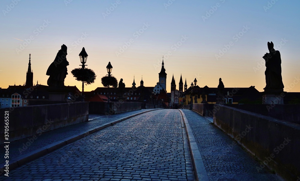 Würzburg, kurz vor Sonnenaufgang 