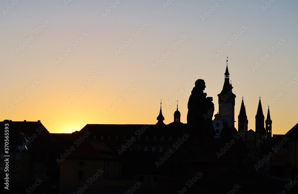 Sonnenaufgang über Würzburg