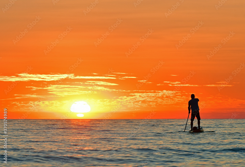 SUP Stand Up Paddling im Meer