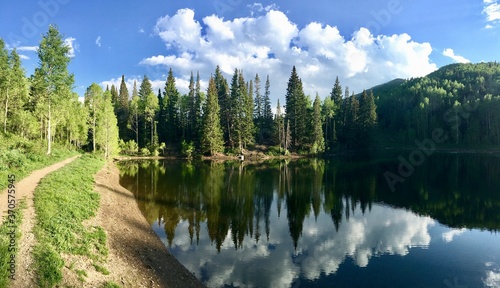 Fototapeta Naklejka Na Ścianę i Meble -  lake in the mountains with the reflection of the trees