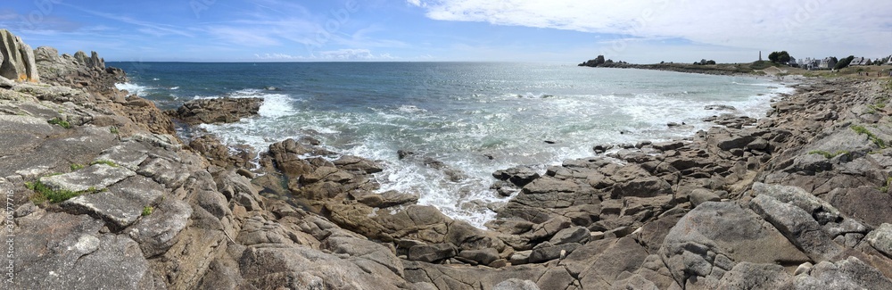 Le long de la côte et de la plage à Lesconil en Bretagne Finistère Cornouaille France