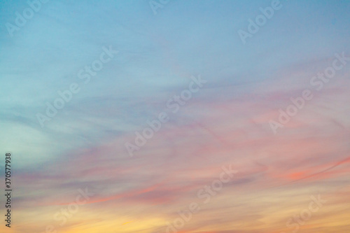 Cloudy sky contrast texture background © Дэн Едрышов
