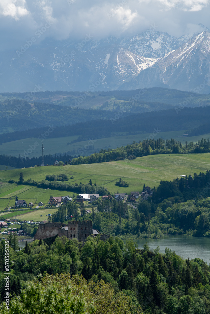 Fototapeta premium Czorsztyn Lake and snow peaks of Tatra Mountains