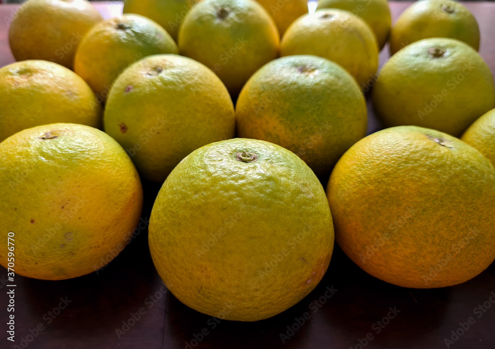 Orange is a delicious fruit rich in vitamin C, very healthy and indispensable in everyday life.