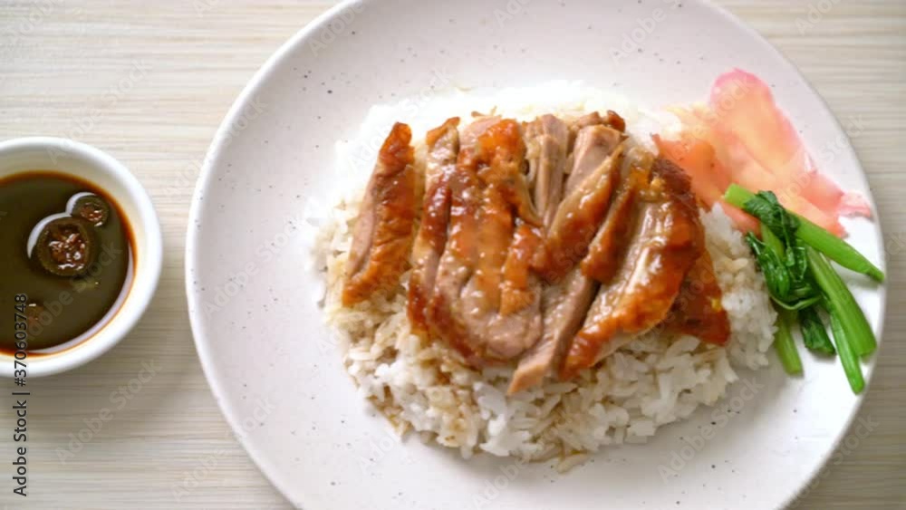Barbecue roasted duck on rice Barbecue roasted duck on rice