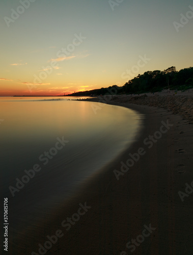 wschód na plaży zachodniej niedaleko portu w Kołobrzegu