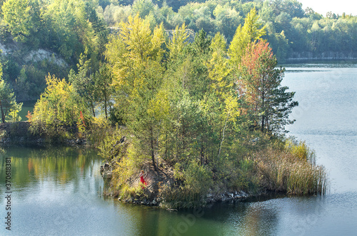 Fototapeta Naklejka Na Ścianę i Meble -  Autumn island. Basalt. Ukraine.