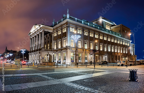Opera Wrocławska nocą