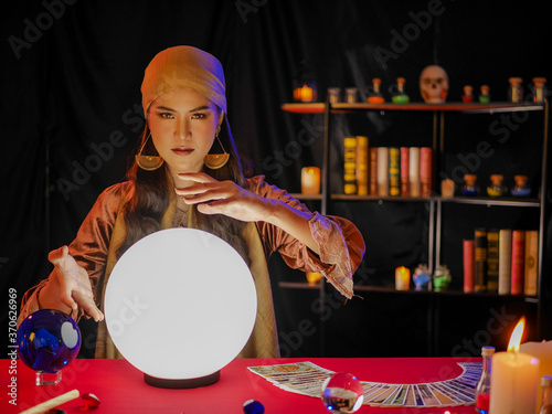 Cuadro en lienzo Asian woman fortune teller using divine magical power crystal ball to forecast p