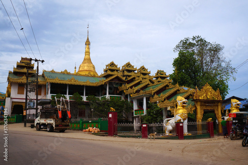 Shwe Yin Mhyaw Pagode - Hpa-An Myanmar