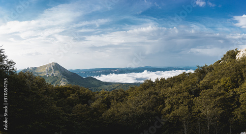 Vistas desde el monte Aizgorri(Zegama, Pais vasco). Niebla preciosa.