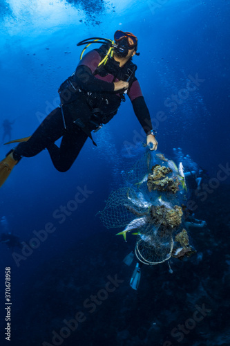 ghost net scuba diver reef conservation © Adam