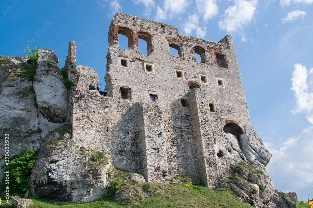 Ruiny średniowiecznego zamku Ogrodzieniec. Polska