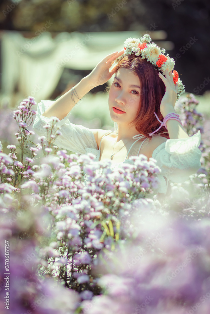 Fototapeta premium Beautyful Asian woman in the flower garden