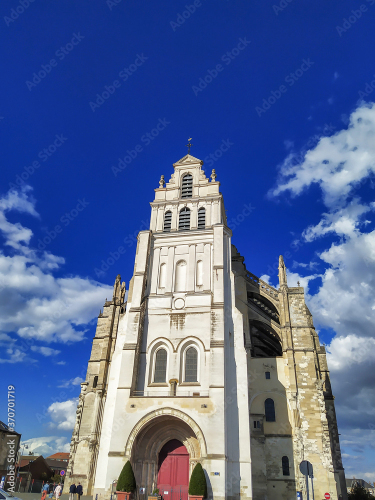 basilique de la ville de Saint-quentin dans le nord de la France
