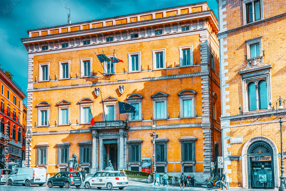 Obraz ROME, ITALY-MAY 10, 2017: Beautiful landscape urban and historical view of the Rome, street, tourists on it, urban life. Carabinieri Comando Tenenza Roma on Piazza Venezia.