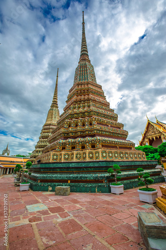 background of important religious attractions in Bangkok (Wat Phra Chetuphon (Wat Pho - reclining Buddha), a large pagoda and beautiful sculptural art give future generations to explore its history