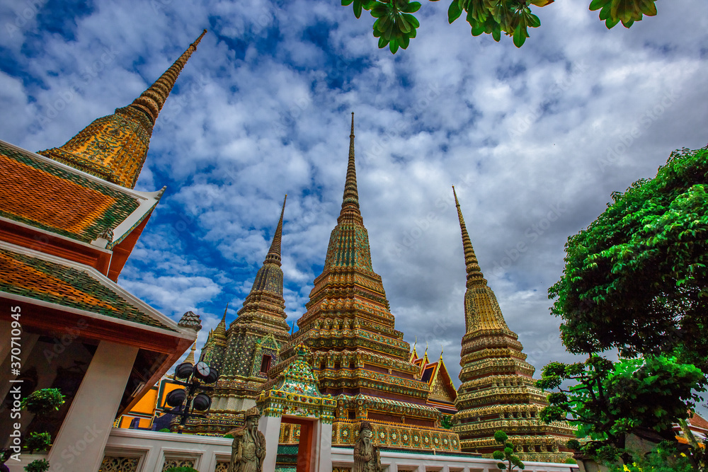 background of important religious attractions in Bangkok (Wat Phra Chetuphon (Wat Pho - reclining Buddha), a large pagoda and beautiful sculptural art give future generations to explore its history