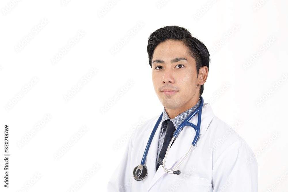 微笑む医師 微笑む医師
