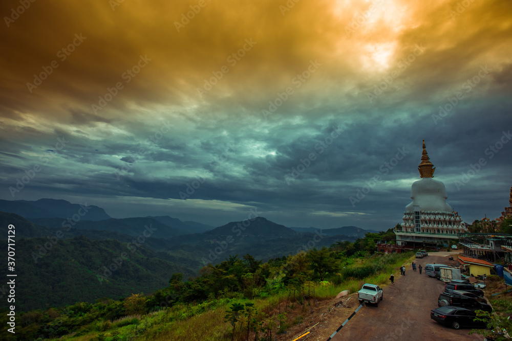 Natural background, high angle from the high mountains that can see the scenery around, the wind blows through the cool, blurred of traveling, the integrity of the moist forest. Natural background, high angle from the high mountains that can see the scenery around, the wind blows through the cool, blurred of traveling, the integrity of the moist forest.