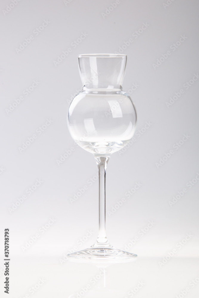 Still life di un bicchiere di vetro da liquore Still life di un bicchiere di vetro da liquore