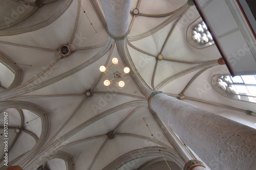 Deckengewölbe einer gotischen Kirche © hydebrink