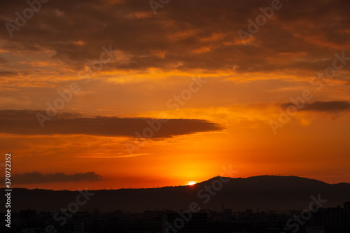 雲が美しい朝焼けと朝日 © sigmaphoto