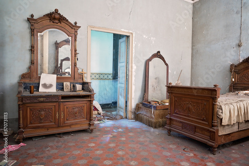 Urbex Palazzo D'oro Abbandonato photo