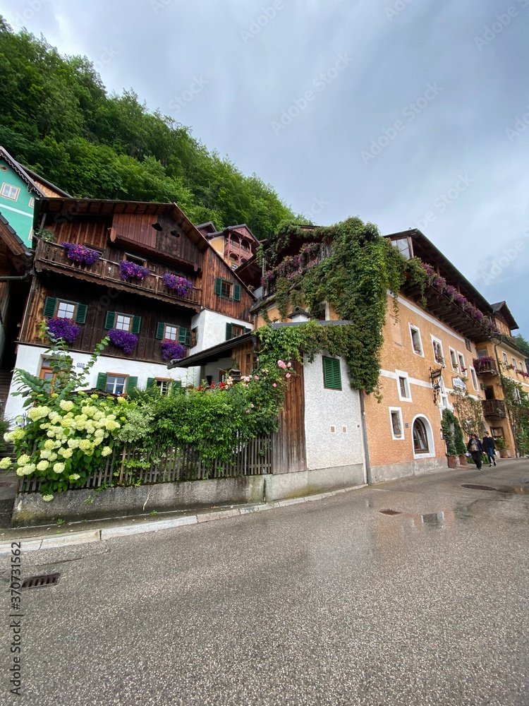 Hallstatt dorf in österreich im sommer