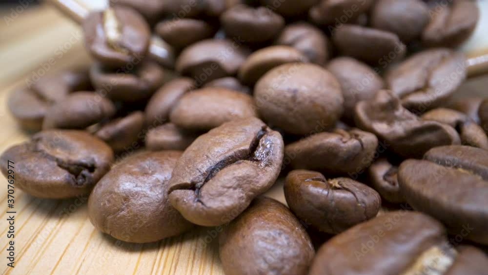 31041_The_coffee_bean_being_scattered_on_the_table.mov 31041_The_coffee_bean_being_scattered_on_the_table.mov