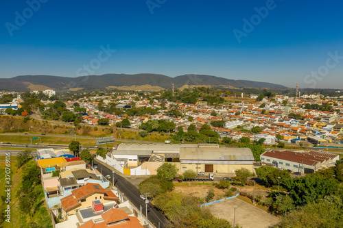 Foto aérea de uma pequena cidade,  photo