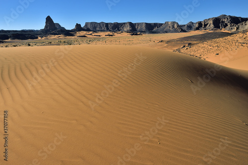 TADRART NATIONAL PARK IN THE SAHARA DESERT IN ALGERIA. SAND DUNES AND ROCK FORMATIONS. SAFARI AND ADVENTURE IN ALGERIA. TOURISM IN ALGERIA