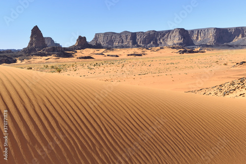 TADRART NATIONAL PARK IN THE SAHARA DESERT IN ALGERIA. SAND DUNES AND ROCK FORMATIONS. SAFARI AND ADVENTURE IN ALGERIA. TOURISM IN ALGERIA