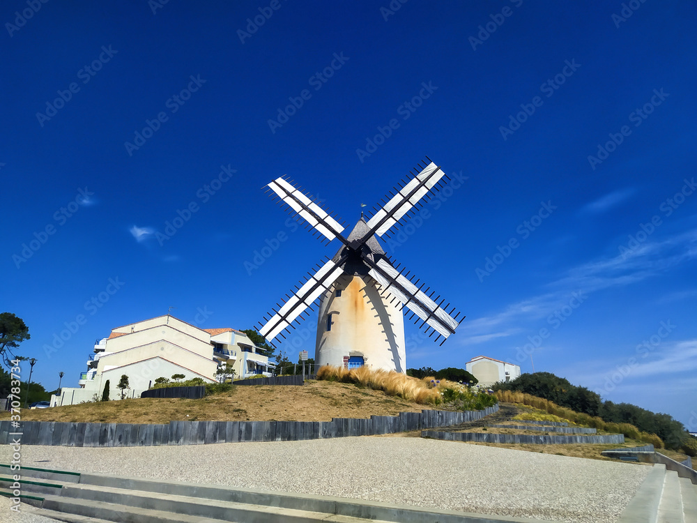moulin à vent de la ville de Jard-sur-mer en Vendée	