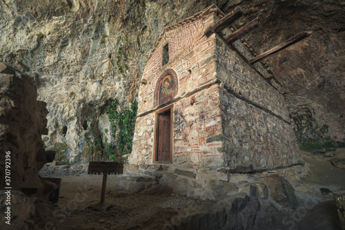 Canvas Print The hermitage and the church of Panagia Eleousa (standing since 1410) at Prespa