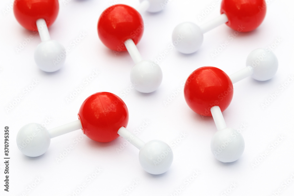 Stockfoto Plastic ballandstick models of water molecules on a white