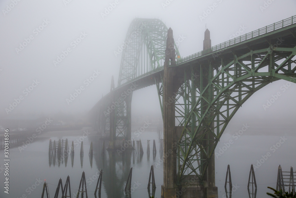 Fototapeta premium The Yaquina Bay Bridge in the fog in Newport on the Oregon coast.