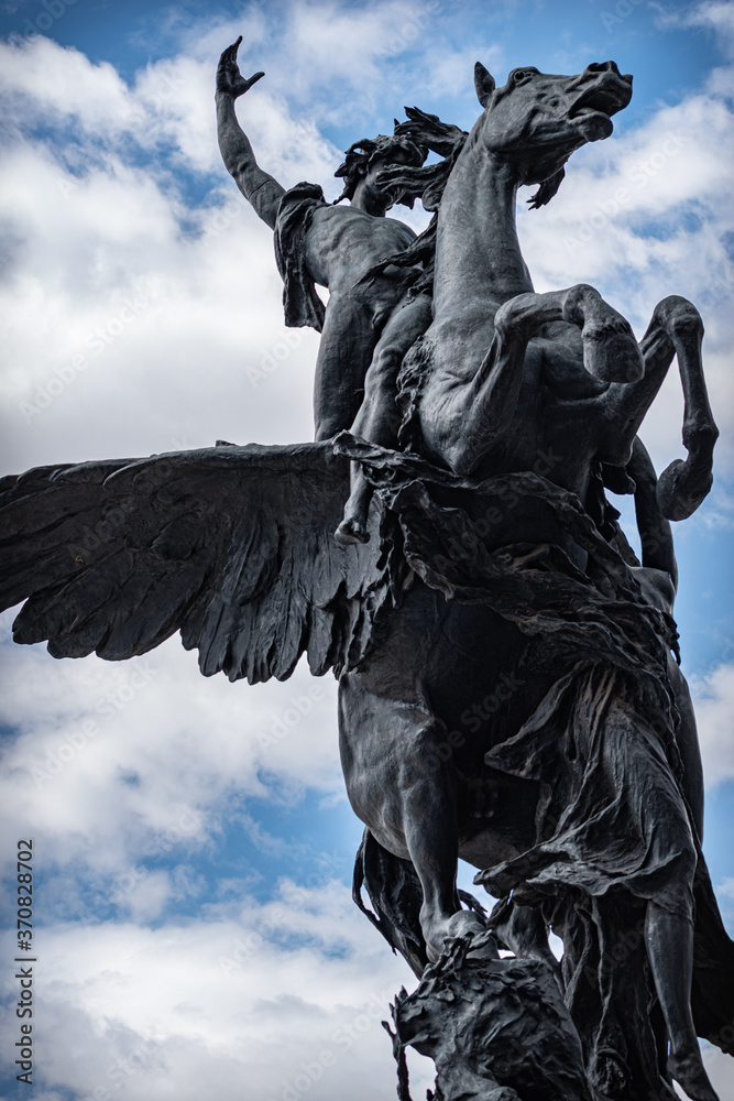 Fototapeta premium statue of a Man riding a Pegasus under blue sky