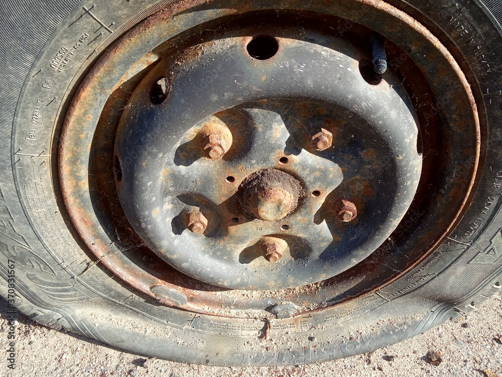 flat tire and rusty car, old car elements
flat tire and rusty car, old car elements