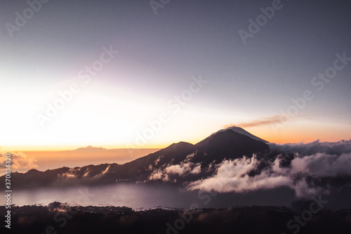 Fototapeta Naklejka Na Ścianę i Meble -  Mount Batur Sunrise