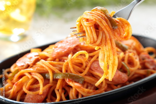 鉄板ナポリタンを食べる