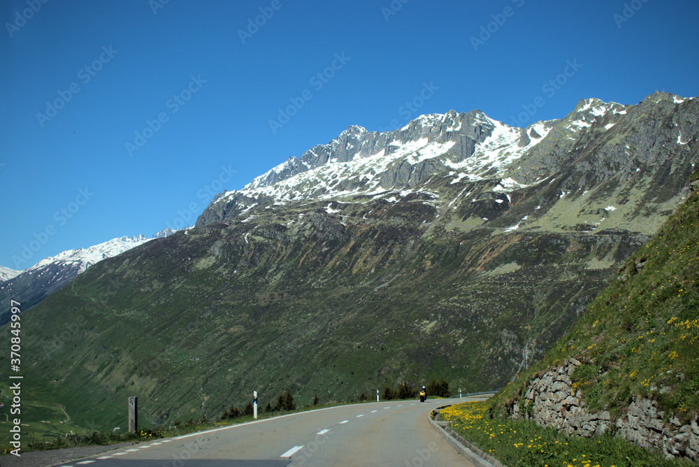 Bergpanorama am Oberalppass in der Schweiz 21.5.2020
