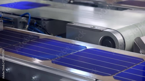 Automated Solar Cell Tabbing and Busbar Soldering Head Connecting Silicon Photovoltaic Cells on High-Speed PV Module Production Line
