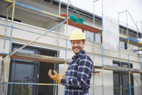 Canvas Print Portrait of a laughing worker on a construction site
