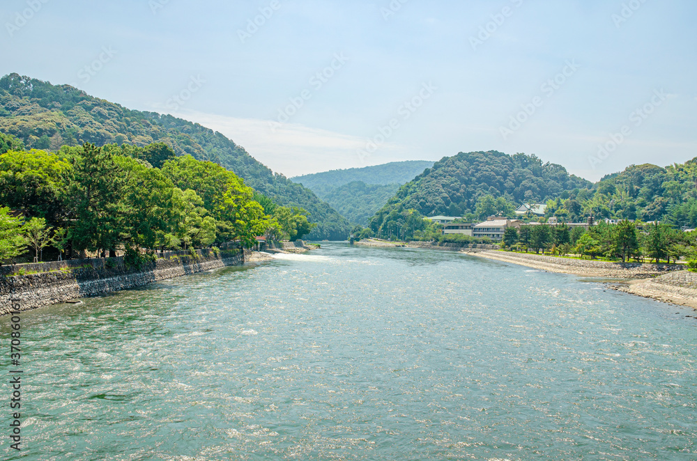 京都の宇治川と宇治公園