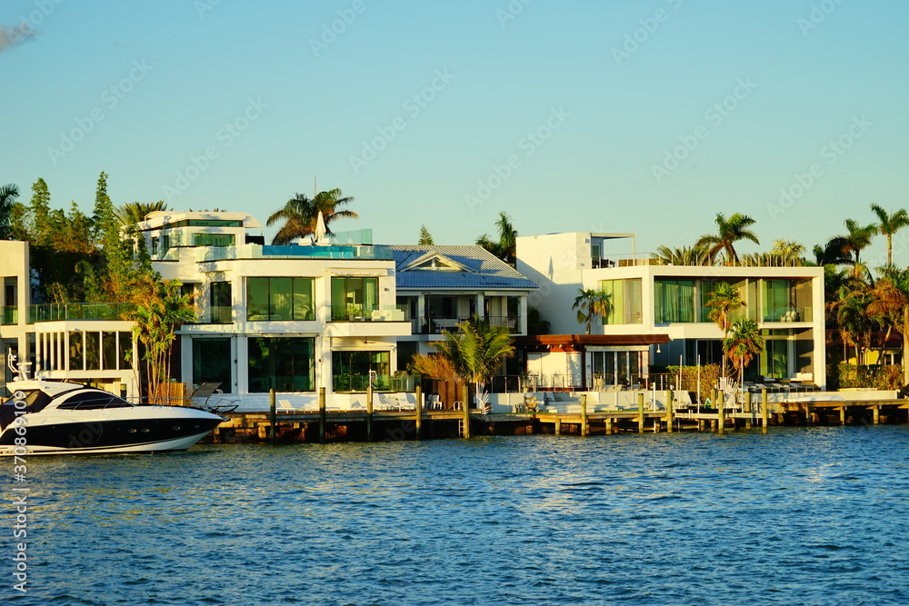 Miami downtown and beach at sun set
Miami downtown and beach at sun set